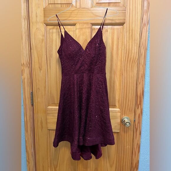 B. Darlin size 9-10 burgundy lace and sequin formal dress - Picture 1 of 6